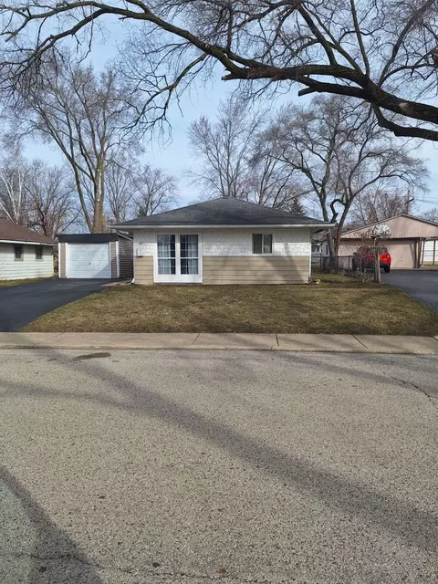 147 Birch St, Carpentersville, IL 60110
