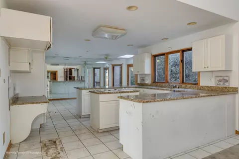 Kitchen - 3331 Santa Fe Trl, Olympia Fields, IL 60461 photo 1 of 8