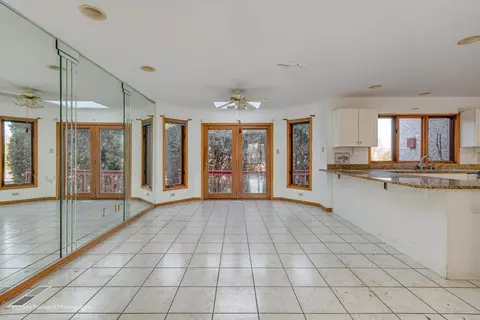 Living - 3331 Santa Fe Trl, Olympia Fields, IL 60461 photo 2 of 4