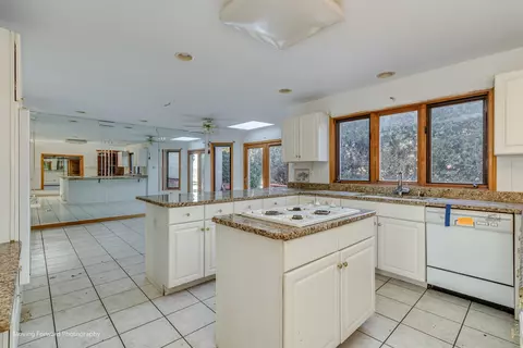Kitchen - 3331 Santa Fe Trl, Olympia Fields, IL 60461 photo 2 of 8
