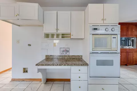 Kitchen - 3331 Santa Fe Trl, Olympia Fields, IL 60461 photo 4 of 8