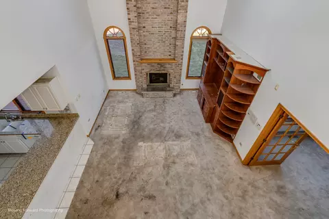 Living - 3331 Santa Fe Trl, Olympia Fields, IL 60461 photo 3 of 4