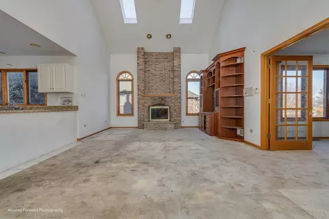 Living - 3331 Santa Fe Trl, Olympia Fields, IL 60461 photo 1 of 4