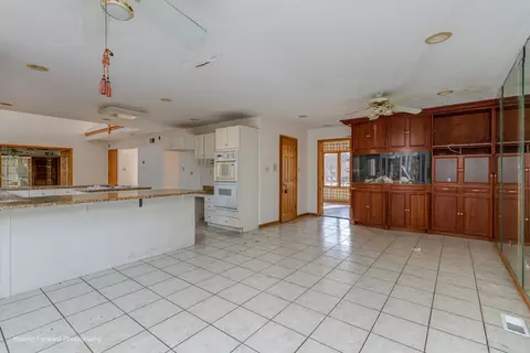 Kitchen - 3331 Santa Fe Trl, Olympia Fields, IL 60461 photo 6 of 8