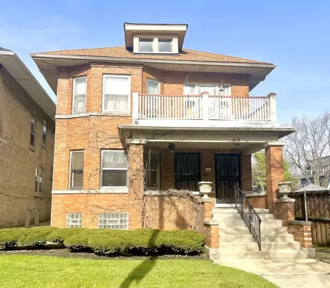 215 S Oak Park Ave, Oak Park, IL 60302