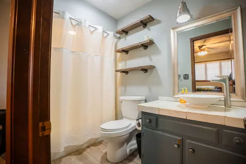 Bath - 15692 E Timberlane Dr, Davis Junction, IL 61020 photo 3 of 5
