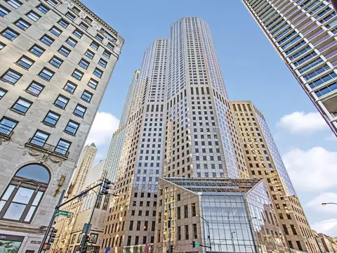 950 N Michigan Ave #3202, Chicago, IL 60611