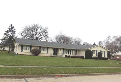 211 Forsythe Ln, Dekalb, IL 60115
