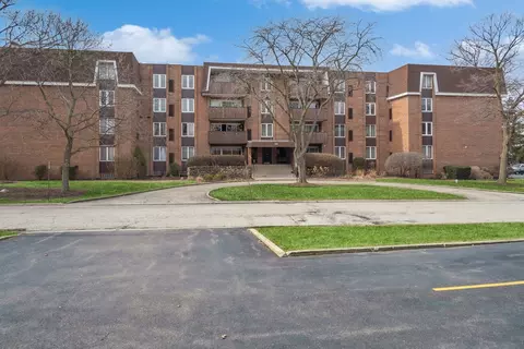 120 S Spruce Ave #105, Wood Dale, IL 60191