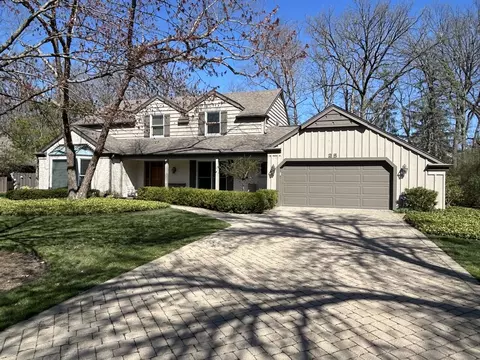 25 Brunswick Ln, Lincolnshire, IL 60069