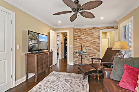 Living - 207 S Emerald Dr, Mchenry, IL 60051 photo 6 of 10