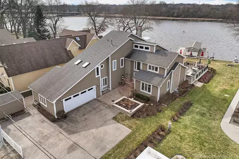 Exterior - 207 S Emerald Dr, Mchenry, IL 60051 photo 11 of 12