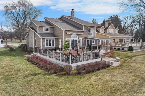 Exterior - 207 S Emerald Dr, Mchenry, IL 60051 photo 10 of 12