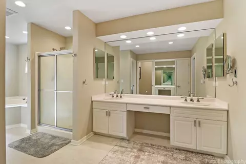 Bath - 207 S Emerald Dr, Mchenry, IL 60051 photo 4 of 6