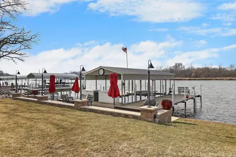 Exterior - 207 S Emerald Dr, Mchenry, IL 60051 photo 8 of 12