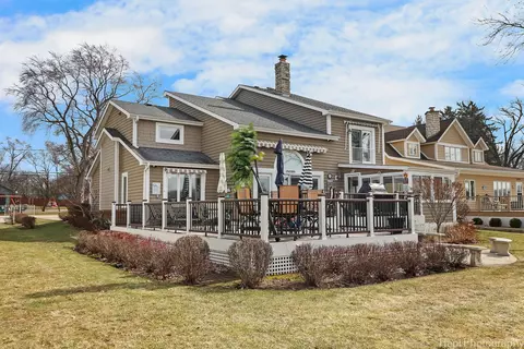 Exterior - 207 S Emerald Dr, Mchenry, IL 60051 photo 2 of 12