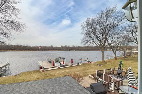 View/Area - 207 S Emerald Dr, Mchenry, IL 60051 photo 3 of 11