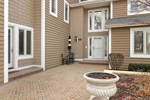 Exterior - 207 S Emerald Dr, Mchenry, IL 60051 photo 6 of 12