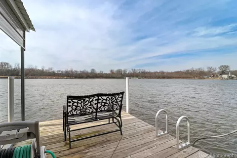 Exterior - 207 S Emerald Dr, Mchenry, IL 60051 photo 3 of 12