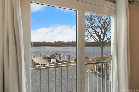 View/Area - 207 S Emerald Dr, Mchenry, IL 60051 photo 2 of 11