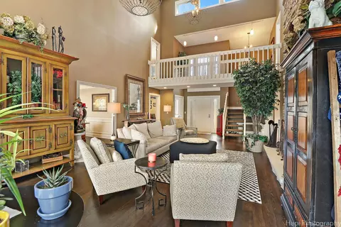 Living - 207 S Emerald Dr, Mchenry, IL 60051 photo 3 of 10