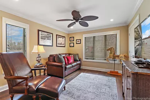 Living - 207 S Emerald Dr, Mchenry, IL 60051 photo 5 of 10