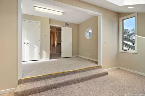 Living - 207 S Emerald Dr, Mchenry, IL 60051 photo 9 of 10
