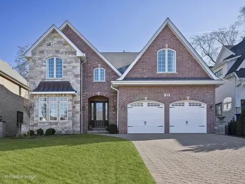33 Tuttle Ave, Clarendon Hills, IL 60514