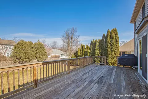 Exterior - 3606 Geneva Pl, Mchenry, IL 60050 photo 5 of 9
