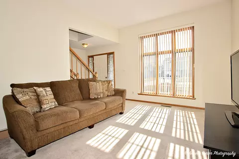 Living - 3606 Geneva Pl, Mchenry, IL 60050 photo 2 of 9