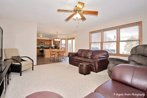 Living - 3606 Geneva Pl, Mchenry, IL 60050 photo 5 of 9