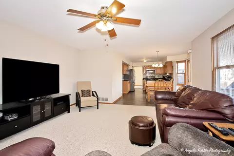 Living - 3606 Geneva Pl, Mchenry, IL 60050 photo 6 of 9