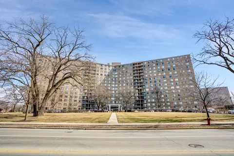 7141 N Kedzie Ave #801, Chicago, IL 60645