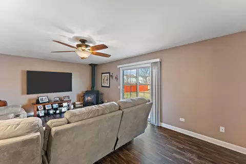 Living - 4526 W Jonquil Ln, Monee, IL 60449 photo 2 of 4