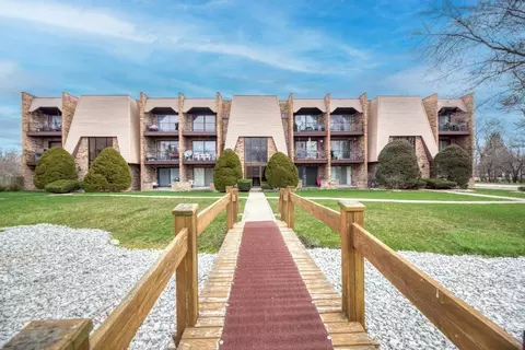 7302 Blackstone Ave #12, Justice, IL 60458