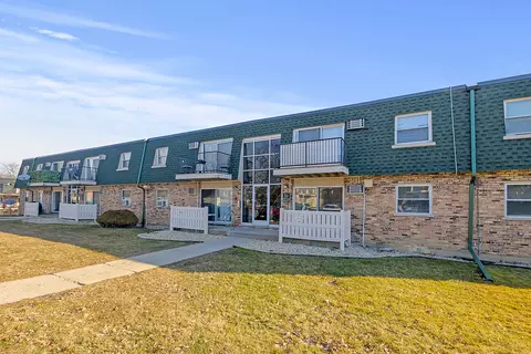 10033-10045 S Walnut Ter #31-210, Palos Hills, IL 60465