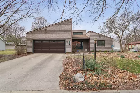 3203 Baronry Dr, Urbana, IL 61802