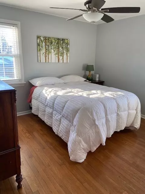 Bedroom - 526 W Madison Ave, Wheaton, IL 60187 photo 4 of 7