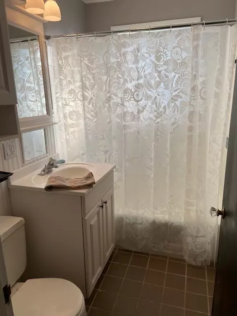 Bath - 526 W Madison Ave, Wheaton, IL 60187 photo 2 of 2