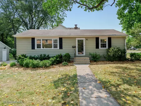 526 W Madison Ave, Wheaton, IL 60187