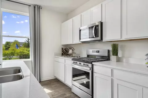 Kitchen - 2014 Legacy Pointe Blvd, Plainfield, IL 60586 photo 3 of 4