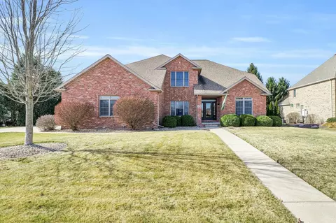 2108 Longwood Ln, Bloomington, IL 61704