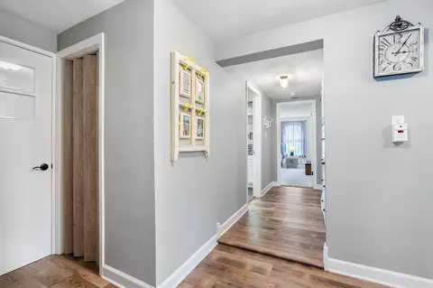 Entry Way - 229 E Division St, Lockport, IL 60441 photo 1 of 2
