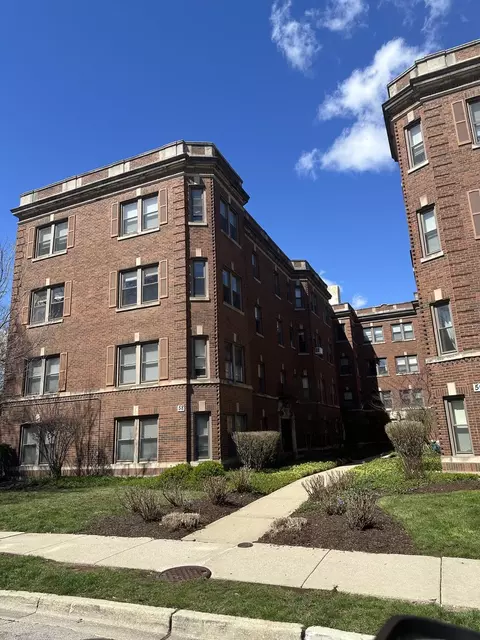 56 Forest Ave #3N, Riverside, IL 60546