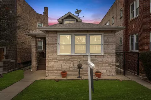 4842 W George St, Chicago, IL 60641