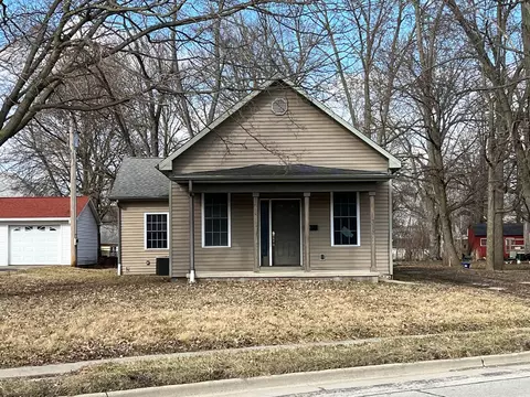 318 W Clinton Ave, Farmer City, IL 61842