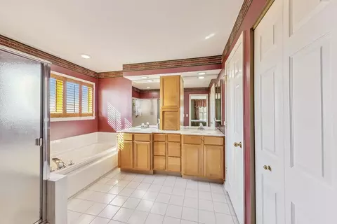 Bath - 1474 Anvil Ct, Bartlett, IL 60103 photo 1 of 3