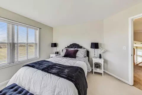 Bedroom - 1474 Anvil Ct, Bartlett, IL 60103 photo 8 of 15