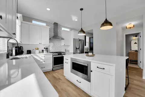 Kitchen - 1903 Heather Ln, Johnsburg, IL 60051 photo 3 of 4