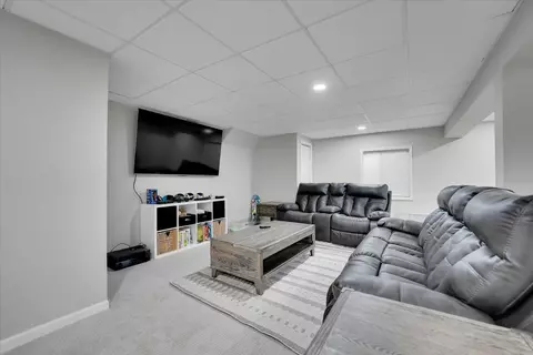 Living - 1903 Heather Ln, Johnsburg, IL 60051 photo 4 of 5